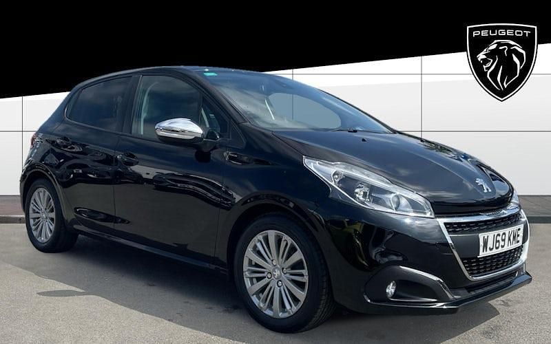 Used 2018 Peugeot 208 Signature Sky Hatchback | £9,000 (A bit pricey) - Image 1/4