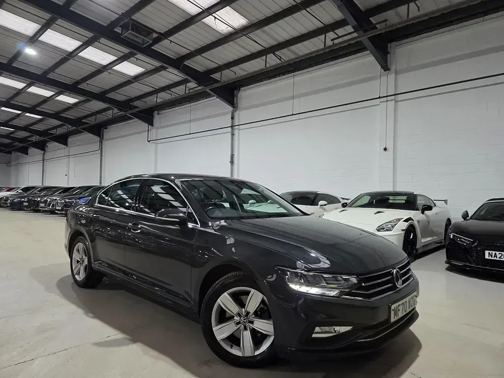 Used VW Passat SE 150 HP (110 kW) 2020 Grey Sedan