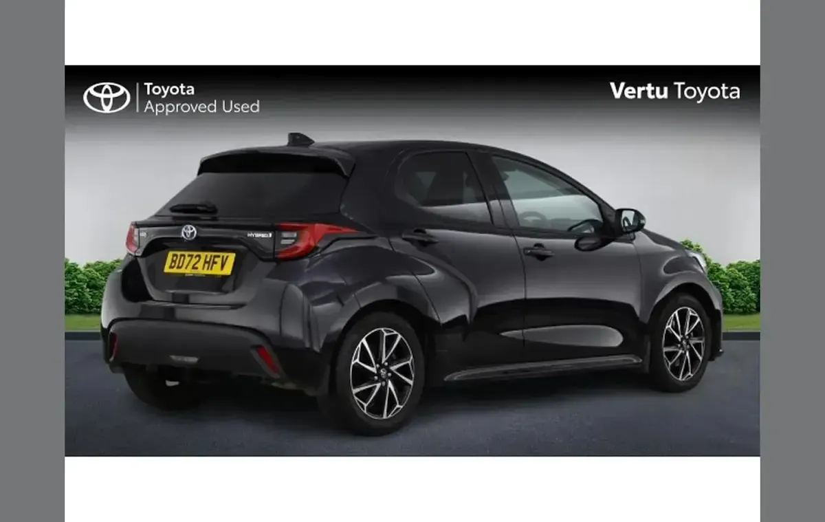 Used Toyota Yaris Design 113 HP (83 kW) 2022 Black Hatchback