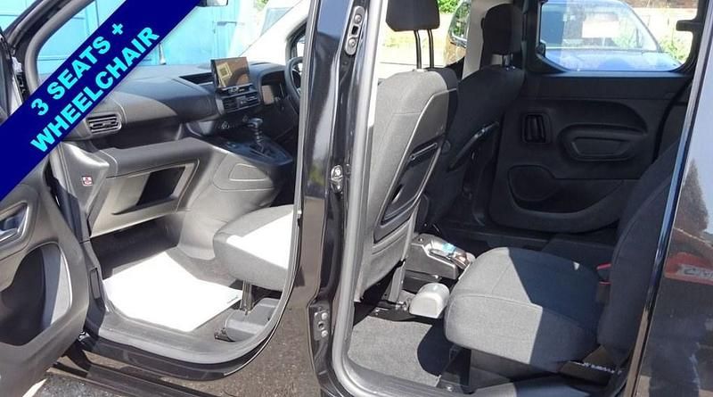 Used Citroën Berlingo 101 HP (74 kW) 2024 Black MPV