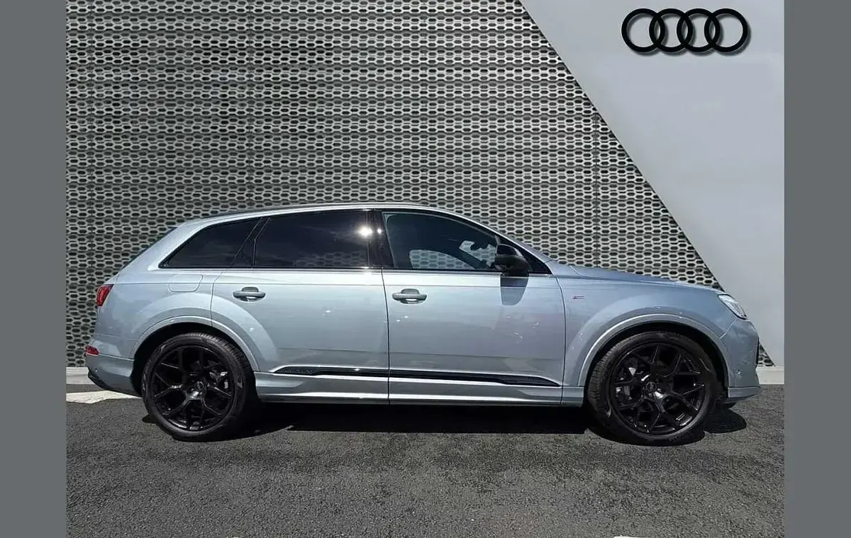 New Audi Q7 Black Edition 281 HP (206 kW) 2026 Silver SUV