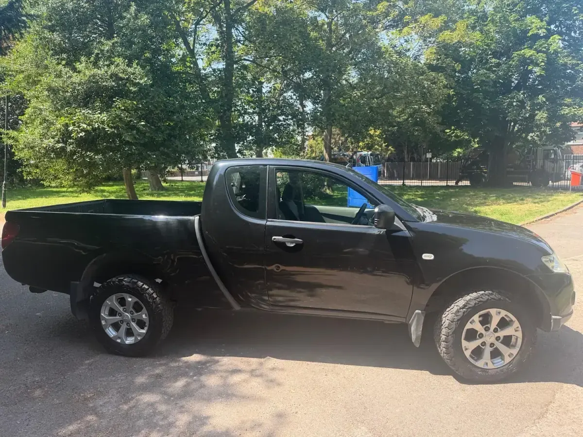 Used Mitsubishi L200 134 HP (98 kW) 2011 Black Pickup