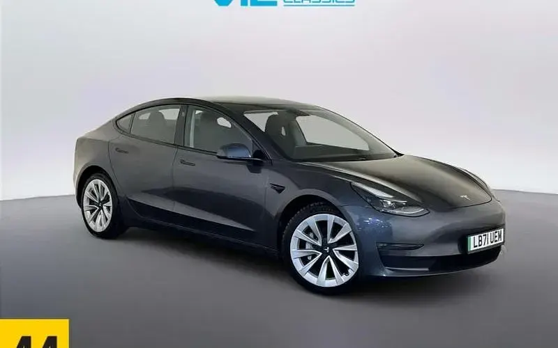 Używany Tesla Model 3 Long Range AWD 258 kW (351 KM) 2023 Sedan/Limuzyna