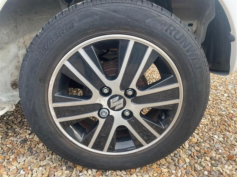 Used Suzuki Celerio SZ3 68 HP (50 kW) 2015 White Hatchback