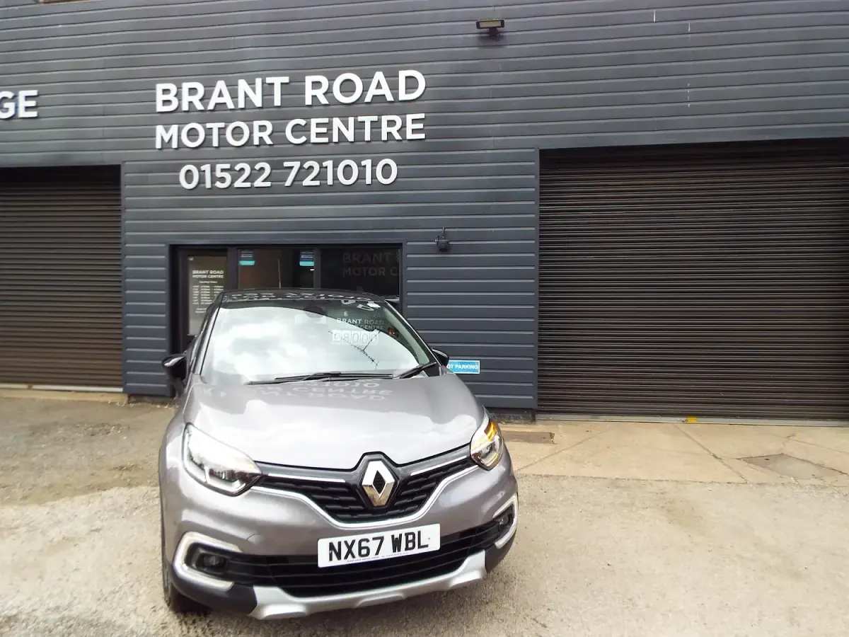 Used Renault Captur Dynamique 90 HP (66 kW) 2017 Grey SUV