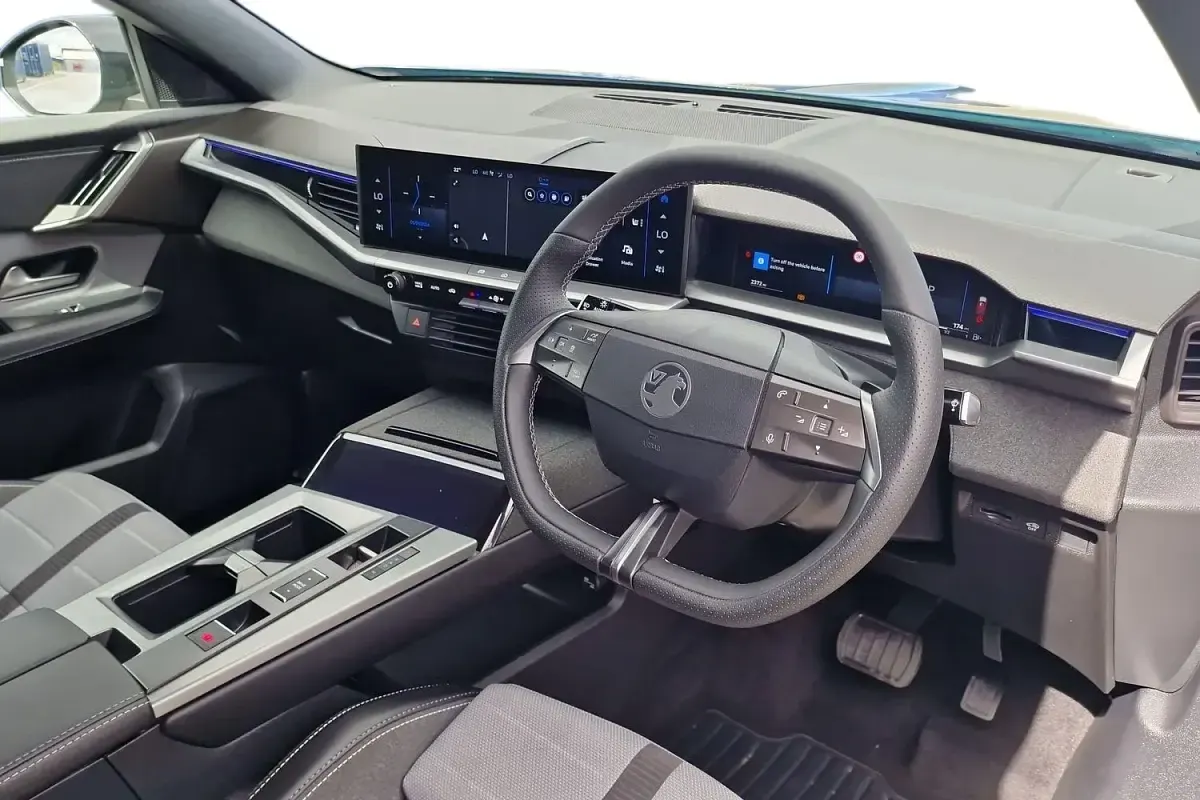 Used Vauxhall Grandland X S 136 HP (100 kW) 2025 Blue SUV