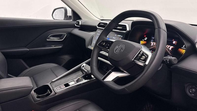 Used MG ZS Trophy 196 HP (144 kW) 2025 White SUV