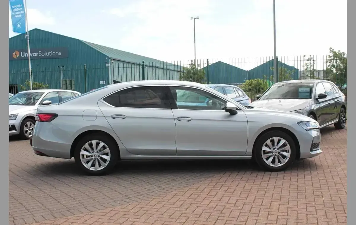 Used Skoda Superb SE Technology 150 HP (110 kW) 2024 Pebble silver metallic Hatchback