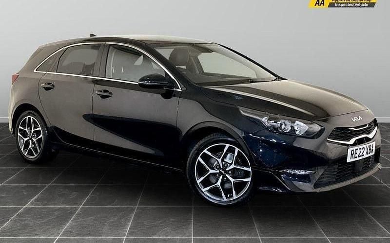 Used 2021 Kia Ceed 3 Hatchback | £13,195 (Fair price) - Image 1/2