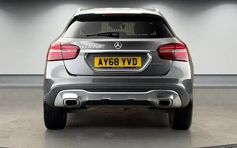Käytetty Mercedes GLA200 Premium Plus 156 HP (114 kW) 2018 Harmaa Katumaasturi