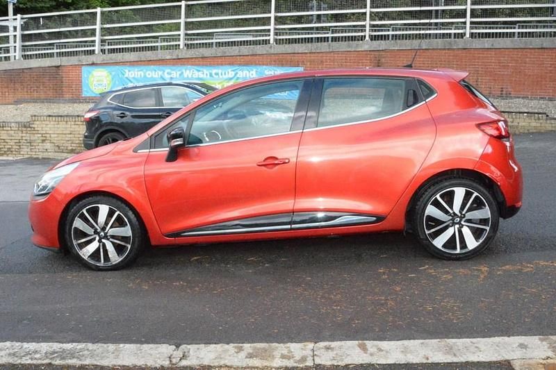 Used Renault Clio IV Dynamique 2014 Red Hatchback