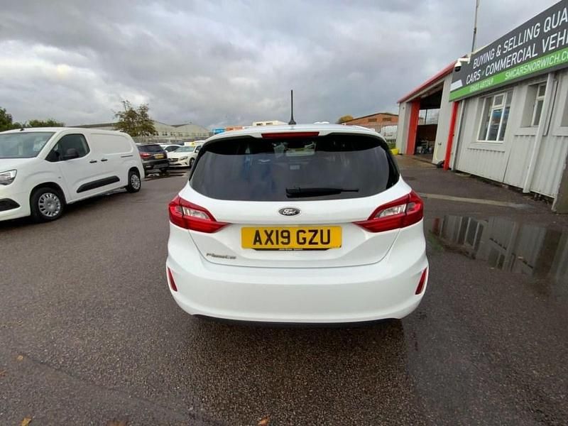 Used Ford Fiesta Titanium 100 HP (73 kW) 2019 White Hatchback