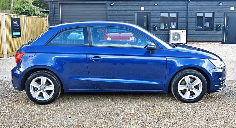 Usado Audi A1 Basis 115 HP (84 kW) 2015 Azul Citadino