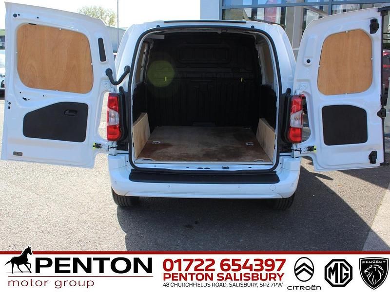 Used Citroën Berlingo 100 HP (73 kW) 2024 White MPV