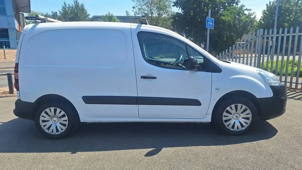 Used Citroën Berlingo 75 HP (55 kW) 2016 White MPV