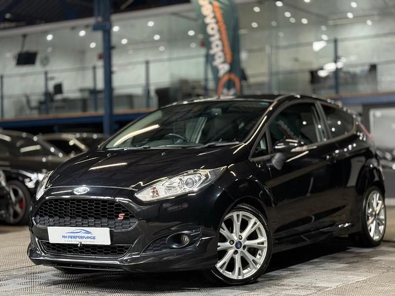 Black Used 2014 Ford Fiesta Zetec Hatchback | £3,745 (Fair price) - Image 1/4