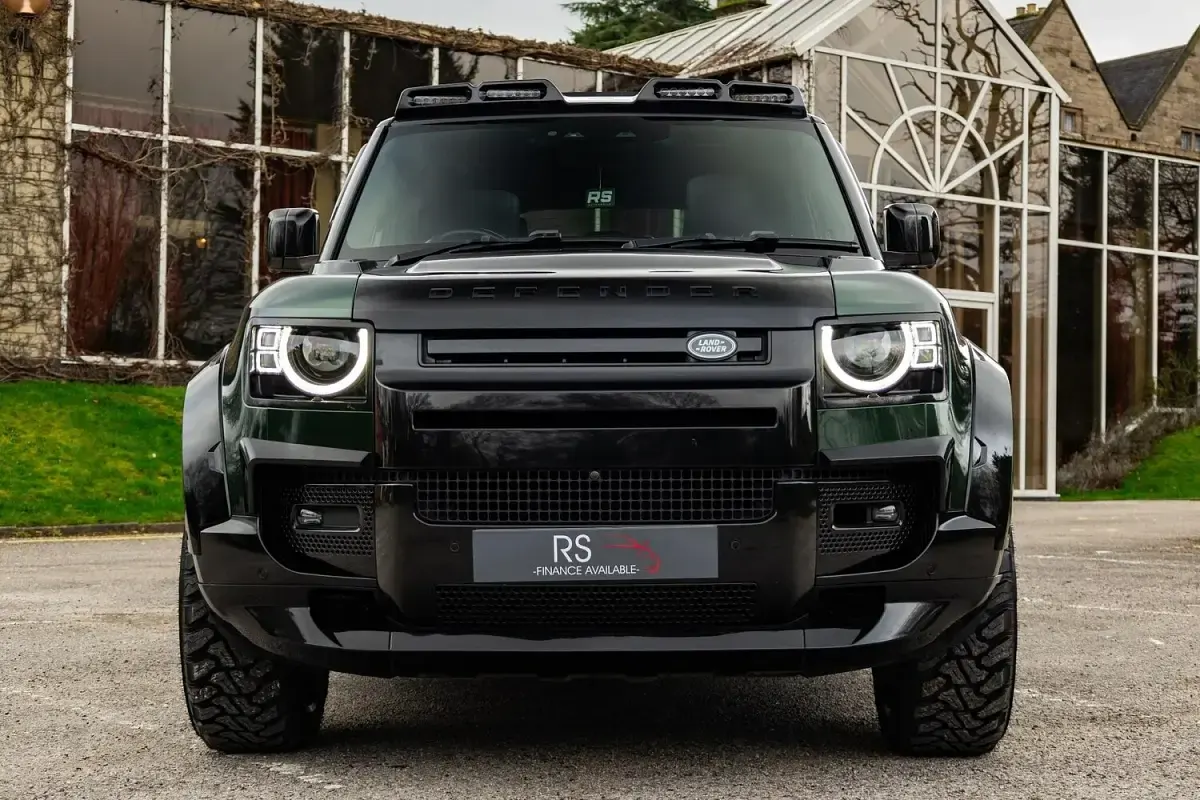 Used Land Rover Defender HSE 300 HP (220 kW) 2023 Black SUV