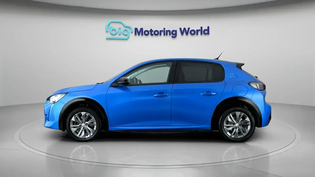 Usado Peugeot e-208 Allure Premium 98 kW (134 HP) 2022 Citadino