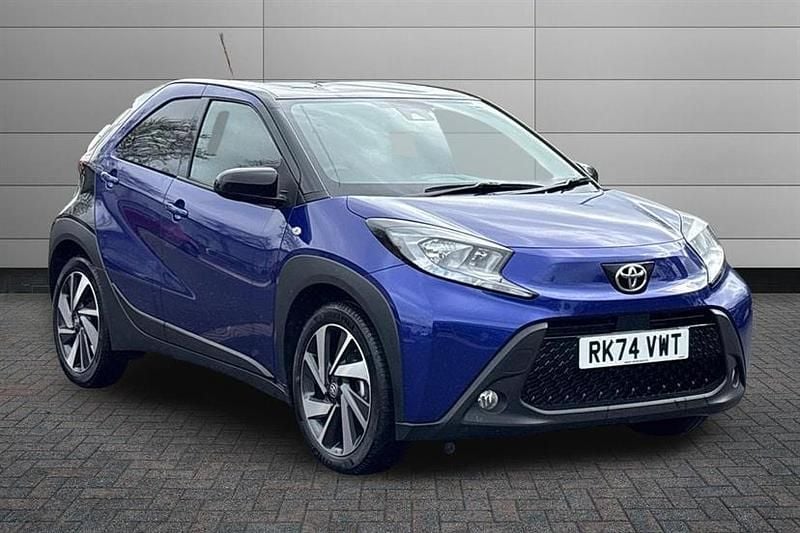 Used Toyota Aygo X 72 HP (52 kW) 2024 Persian salt with black SUV