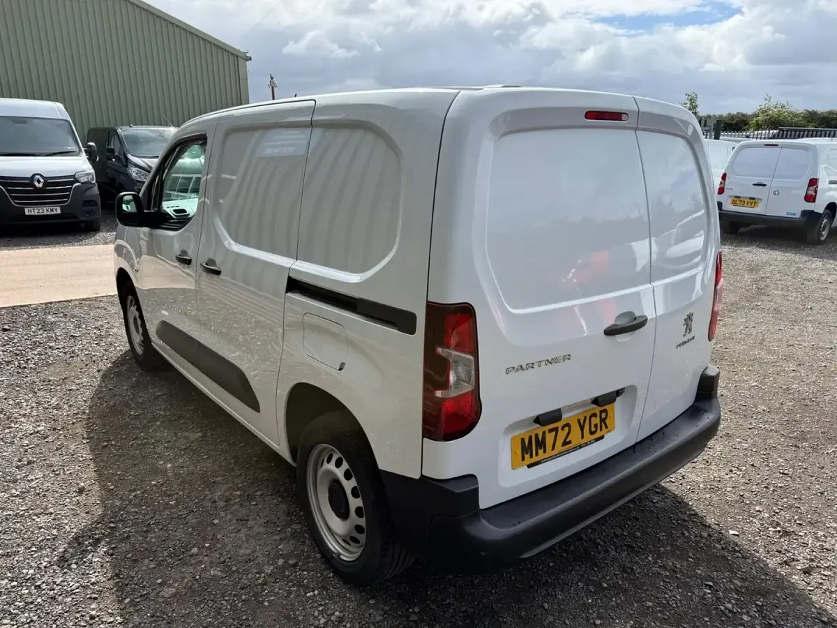 Used Peugeot Partner Premium 131 HP (96 kW) 2022 White MPV