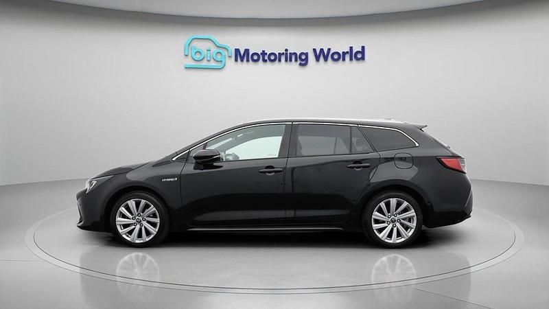 Usado Toyota Corolla Design 122 CV (89 kW) 2021 Negro Familiar