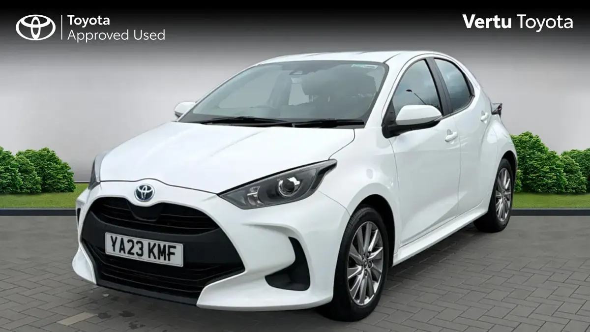 Used Toyota Yaris 116 HP (85 kW) 2023 White Hatchback