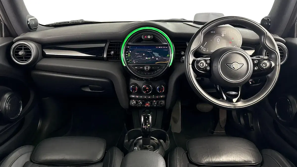 Used Mini Cooper Exclusive 134 HP (98 kW) 2020 White Hatchback