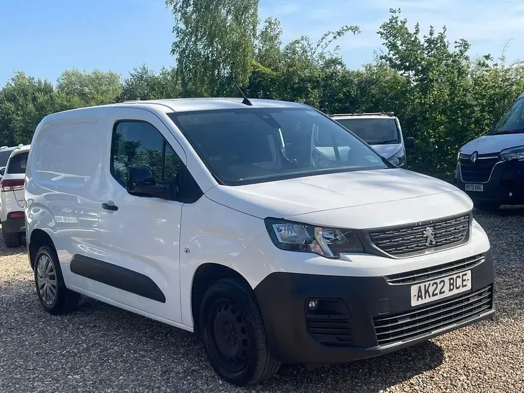 Used Peugeot Partner Premium 2022 White MPV