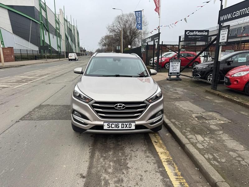 Used Hyundai Tucson SE 132 HP (97 kW) 2016 Beige SUV