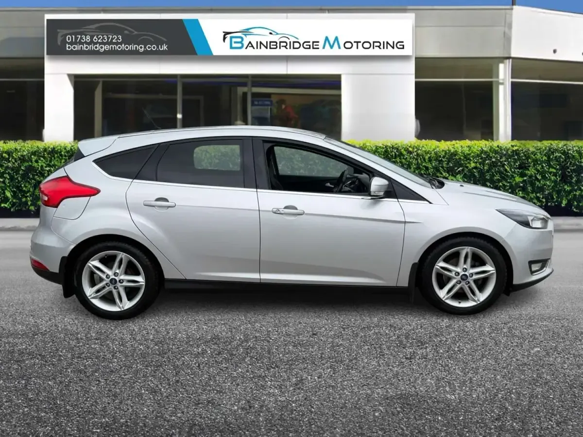 Używany Ford Focus Titanium 120 KM (88 kW) 2017 Srebrny Hatchback