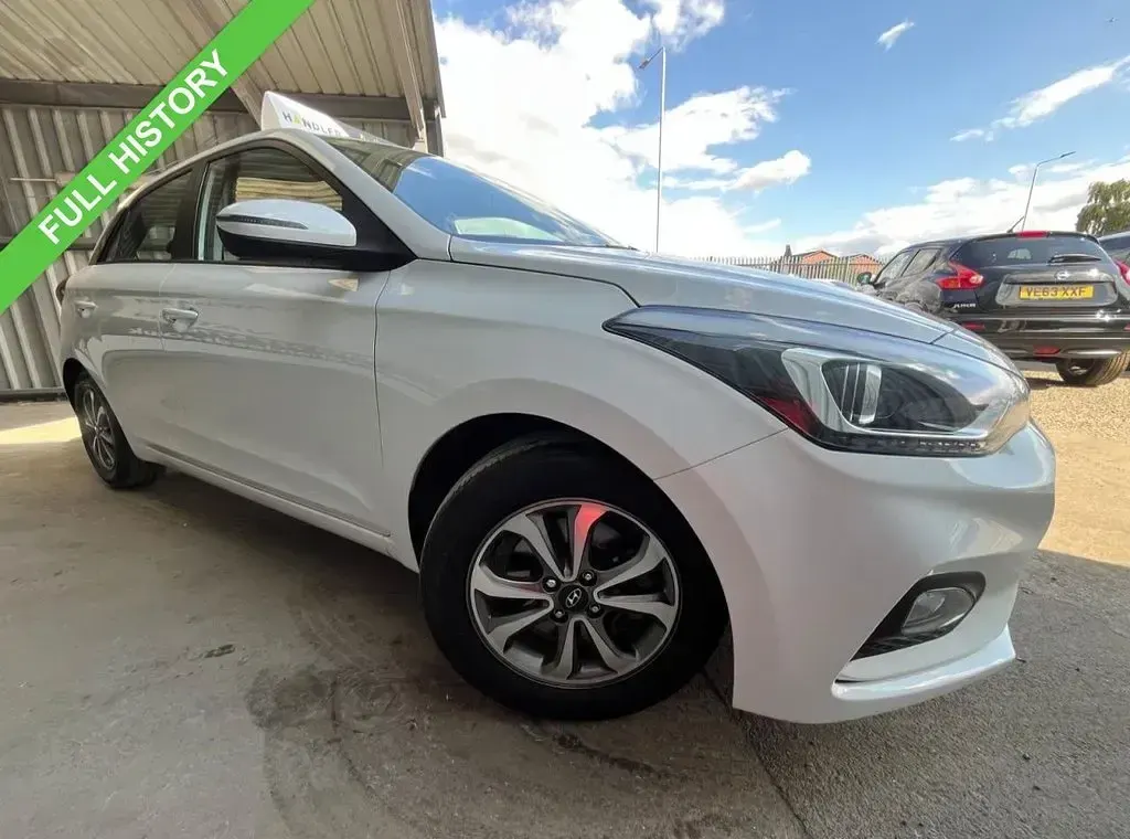 Used Hyundai i20 SE 100 HP (73 kW) 2018 White Hatchback