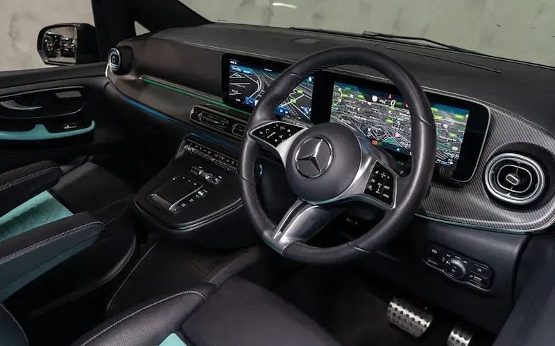 Used Mercedes V300 Premium 237 HP (174 kW) 2024 Black MPV