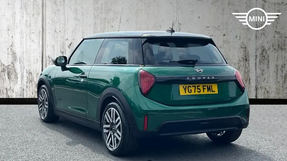 Used Mini Cooper Hatch 113 kW (154 HP) 2025 Green Hatchback