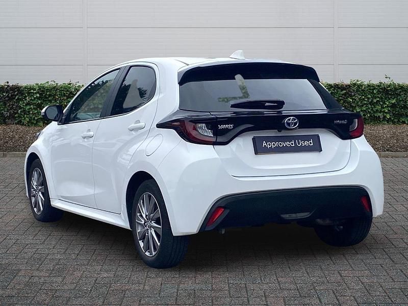 Used Toyota Yaris Hybrid 2023 White Hatchback