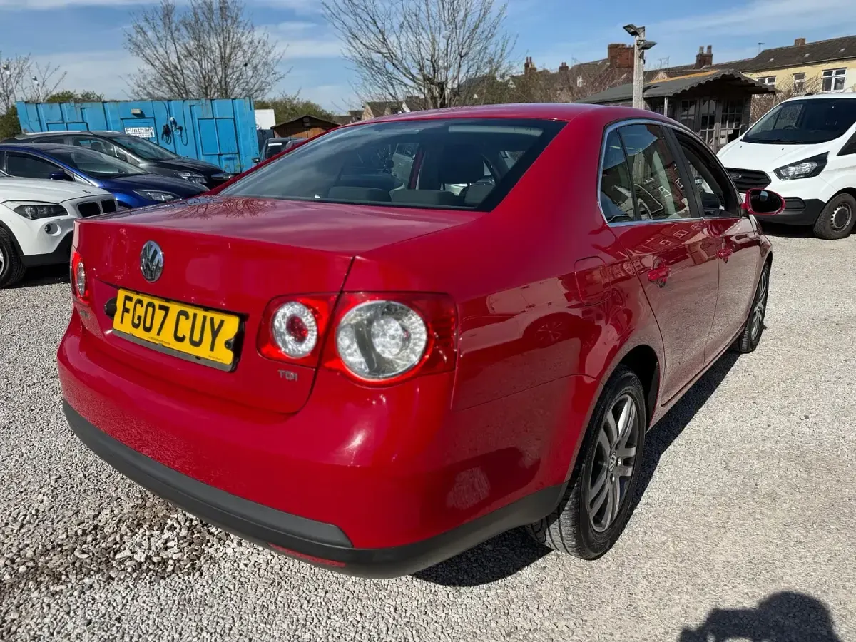 Used VW Jetta SE 105 HP (77 kW) 2007 Red Sedan