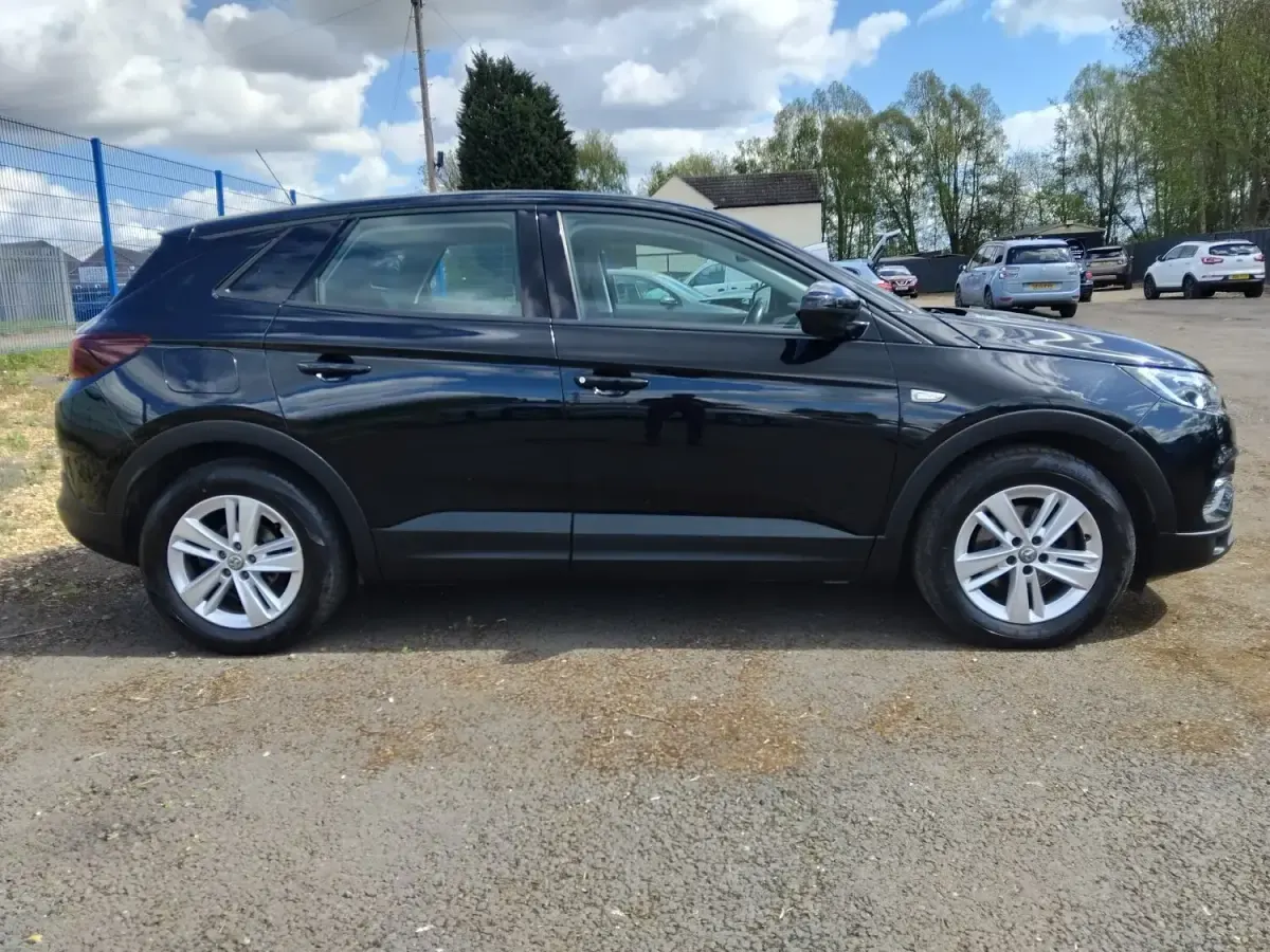 Used Vauxhall Grandland X 130 HP (95 kW) 2019 Black SUV
