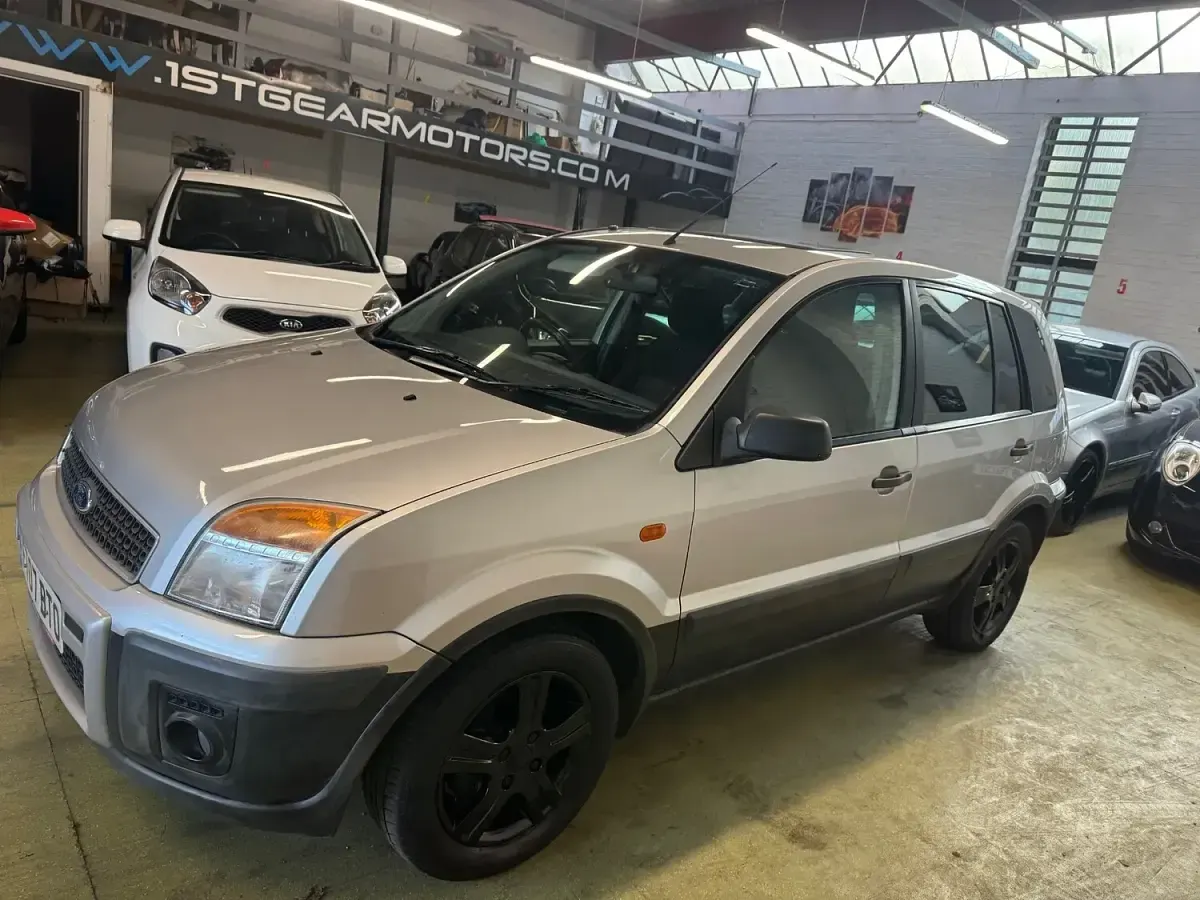 Begagnad Ford Fusion 80 HK (58 kW) 2007 Silver Halvkombi