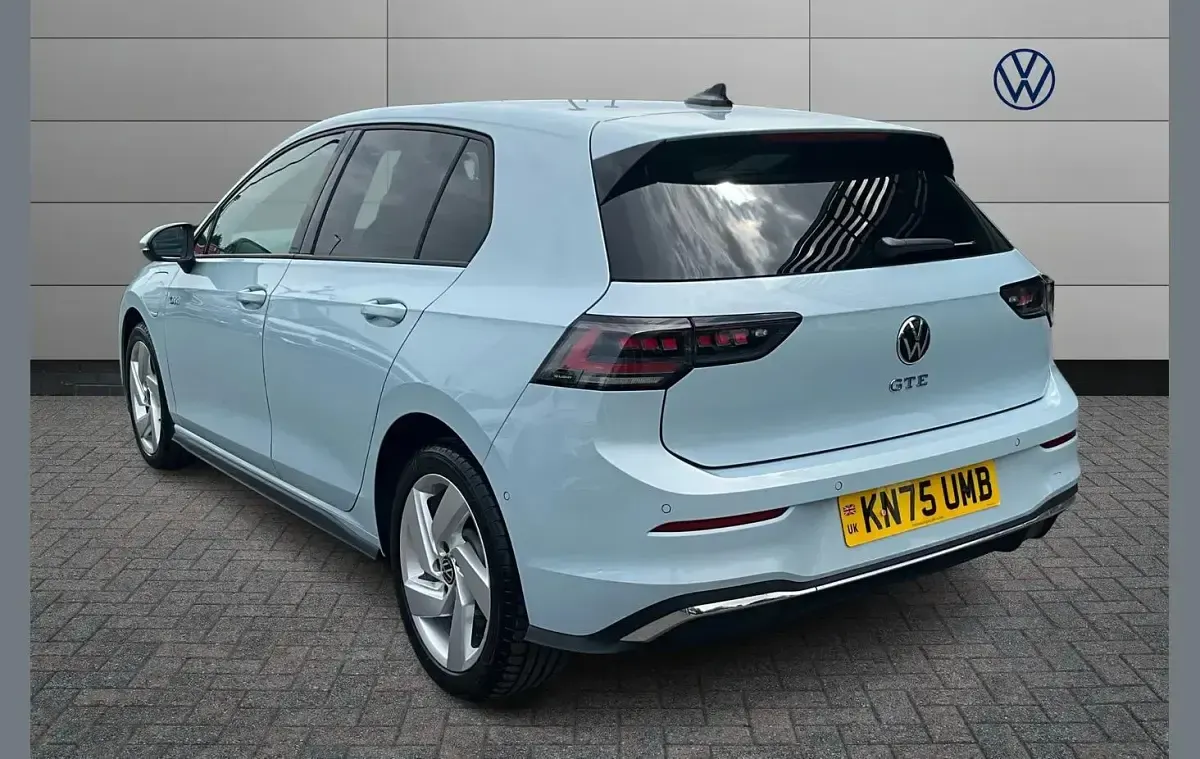 Used VW Golf VIII GTE 272 HP (200 kW) 2025 Blue Hatchback