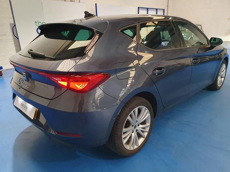Begagnad Seat Leon SE Dynamic 110 HK (80 kW) 2020 Grå Halvkombi