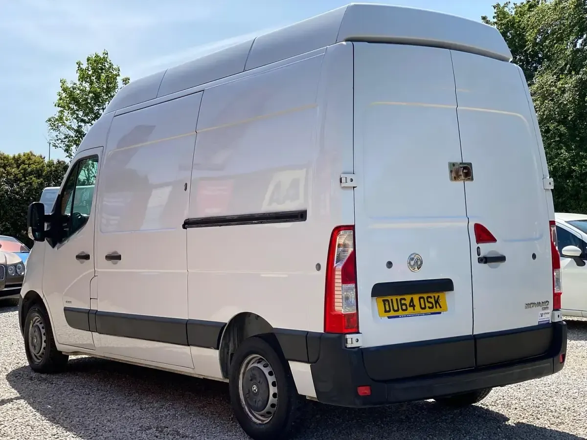 Used Vauxhall Movano 125 HP (91 kW) 2014 White MPV