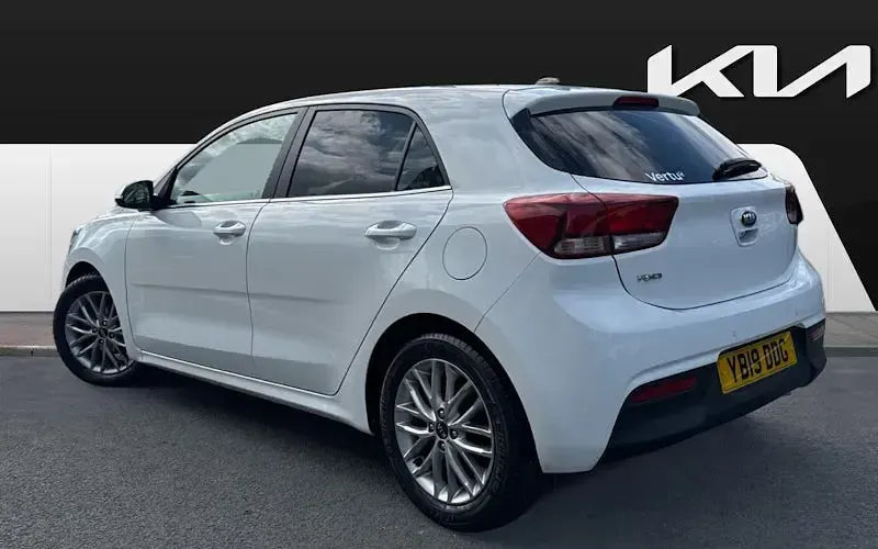 Usado Kia Rio 100 CV (73 kW) 2019 Blanco Utilitario