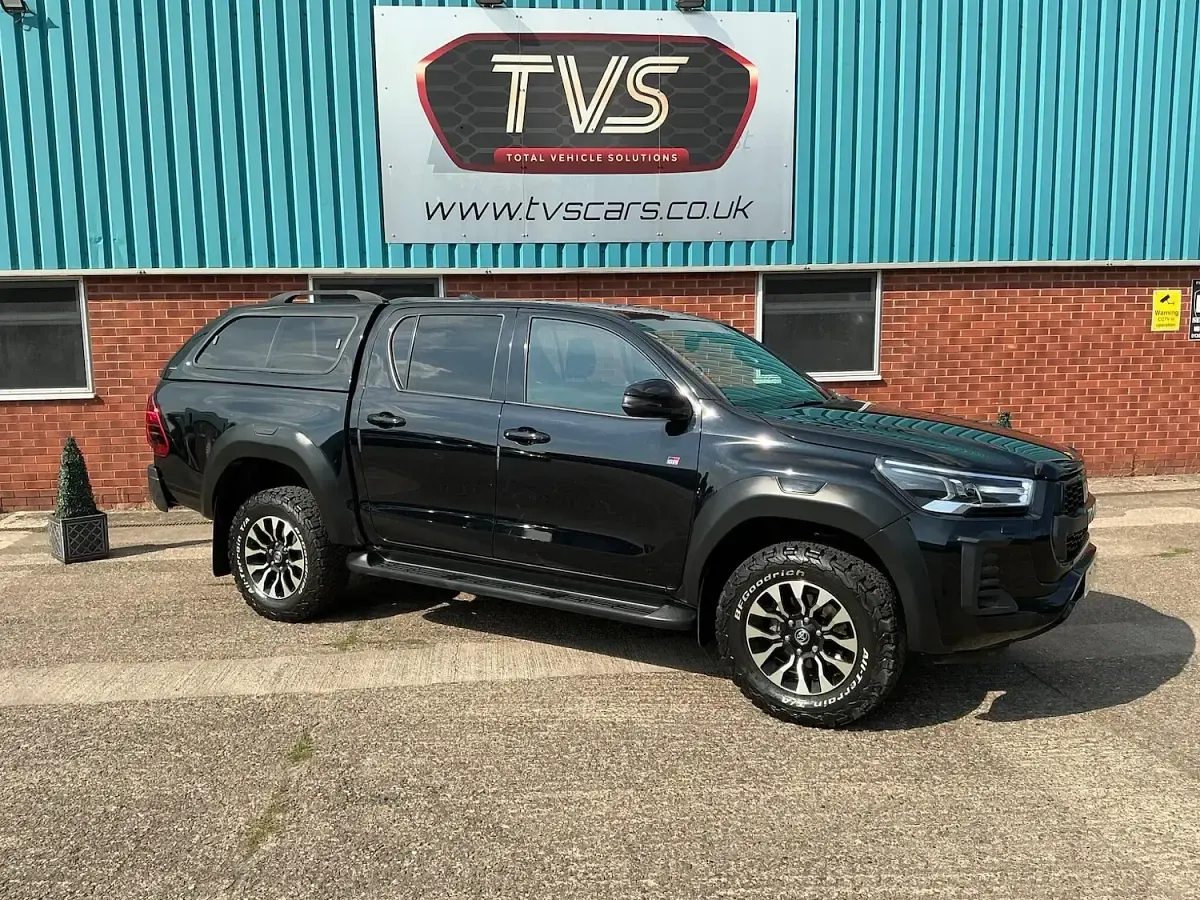 Used Toyota HiLux Sport 204 HP (150 kW) 2022 Black Pickup