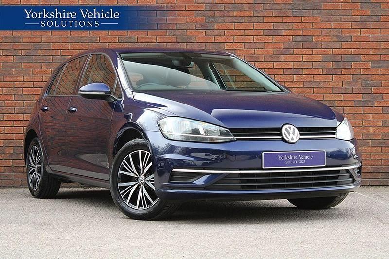 Used VW Golf VII SE 2018 Blue Hatchback