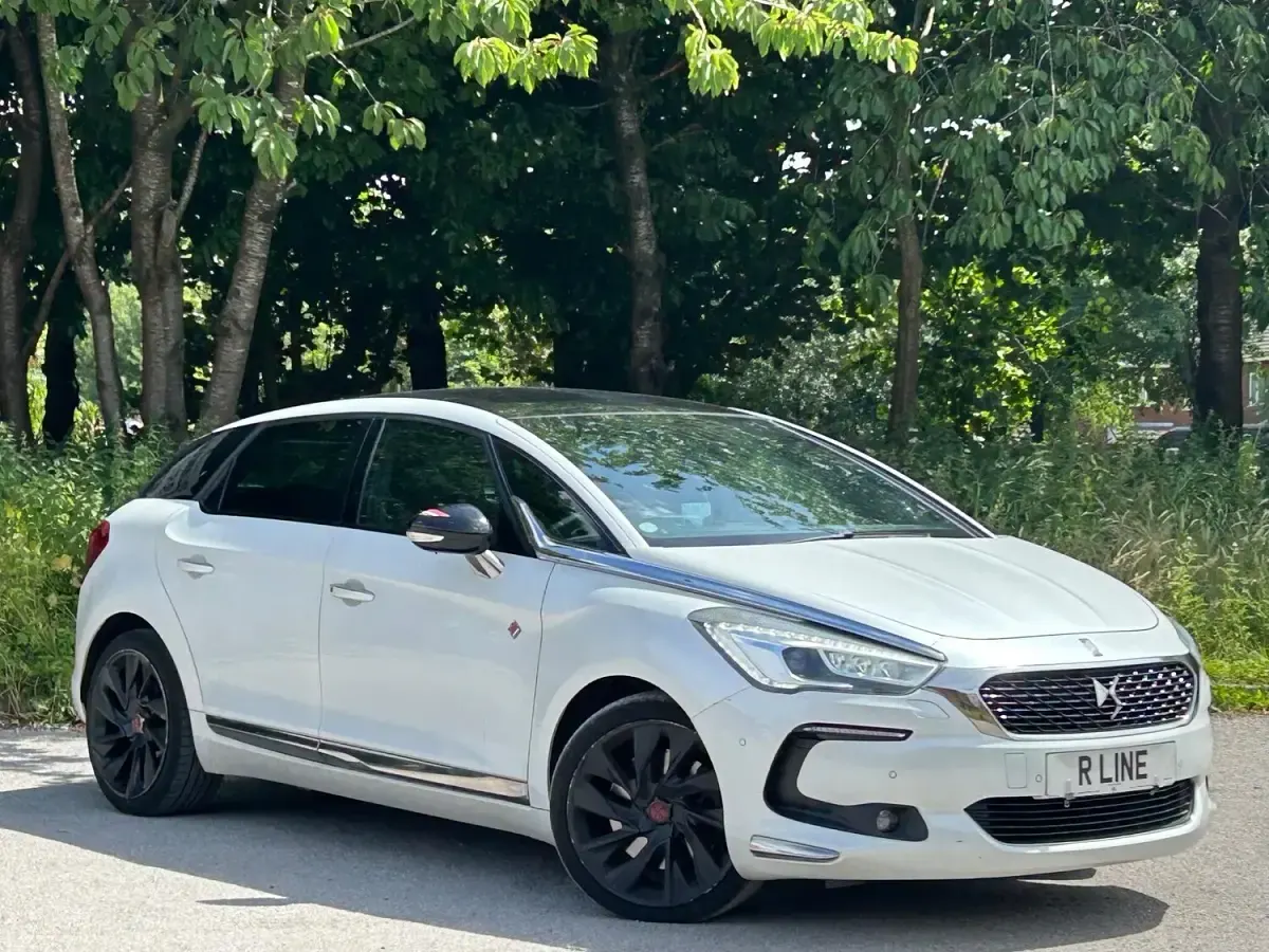 Used DS Automobiles DS5 Performance 180 HP (132 kW) 2017 White Hatchback