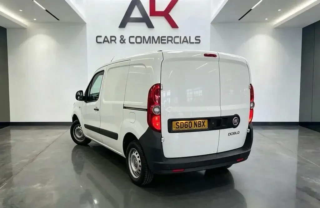 Used Fiat Doblò 90 HP (66 kW) 2010 White MPV