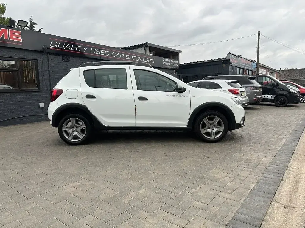 Used Dacia Sandero Ambiance 90 HP (66 kW) 2016 White Hatchback