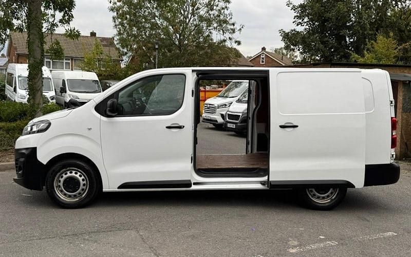 Used Citroën Dispatch 101 HP (74 kW) 2020 White MPV