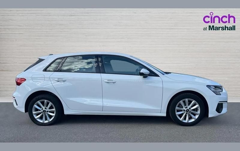 Używany Audi A3 110 KM (80 kW) 2021 Biały Sedan/Limuzyna