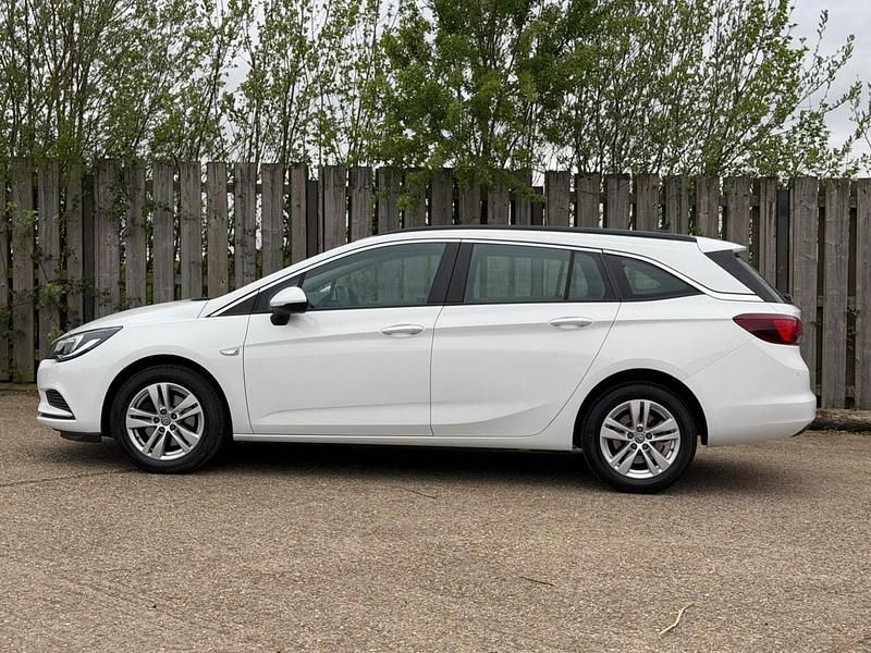 Used Vauxhall Astra S 136 HP (100 kW) 2017 White Estate