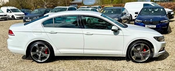 Usado VW Passat Business 120 HP (88 kW) 2016 Branco Sedan